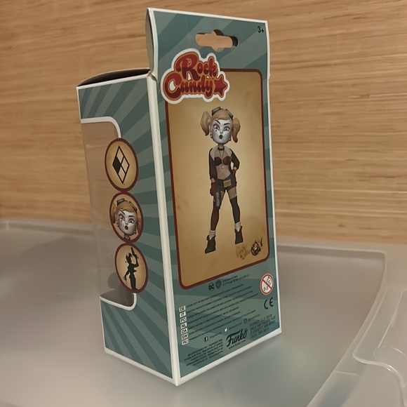 Rock Candy DC Bombshells Harley Quinn Vinyl Figure - Picture 4 of 7